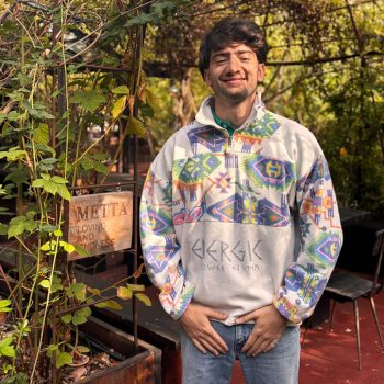 Edo ritratto nel giardino degli Orti Dipinti, il community garden nel cuore di Firenze.